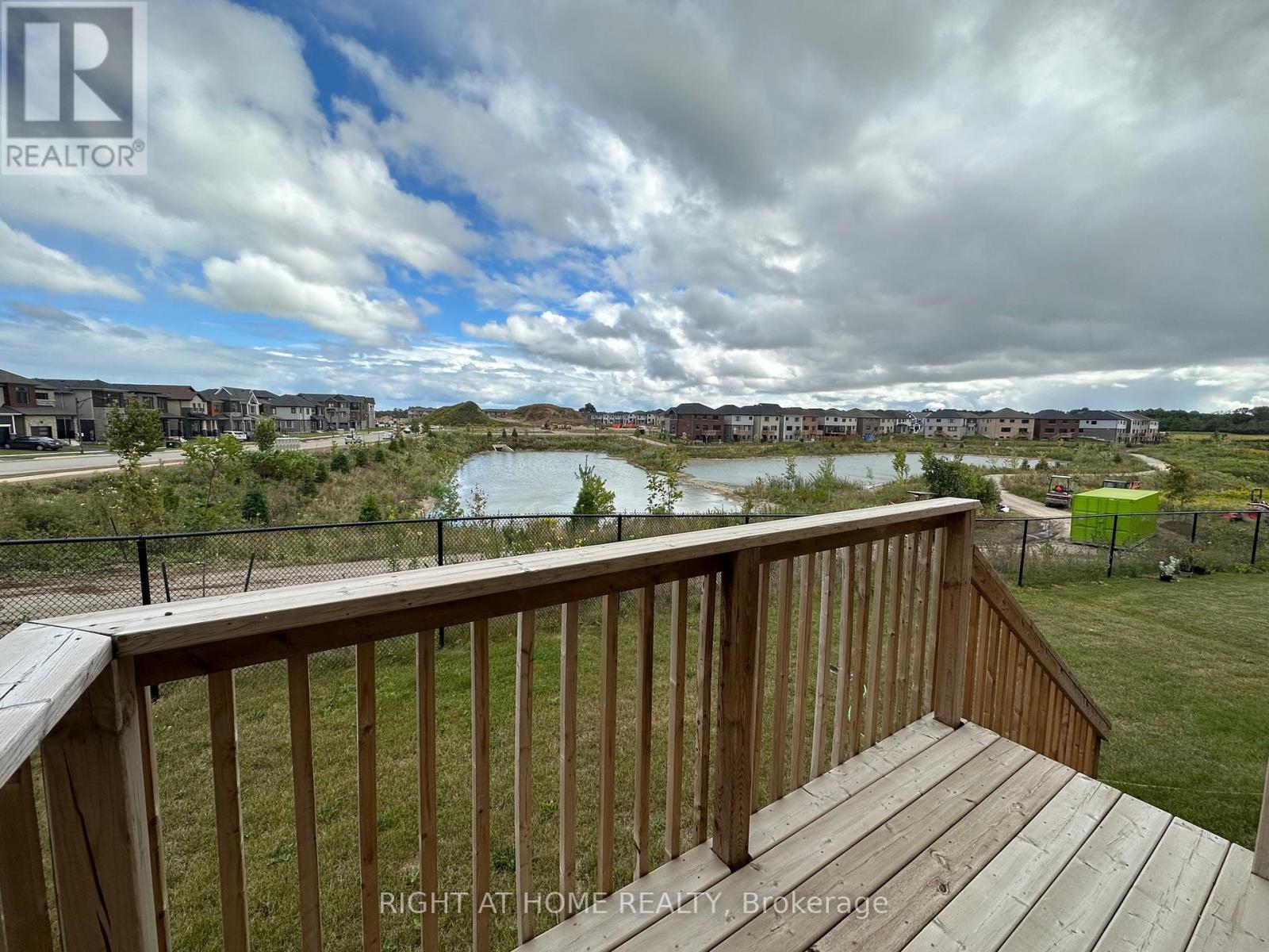 UPPER - 3 BEE CRESCENT, Brantford, Ontario