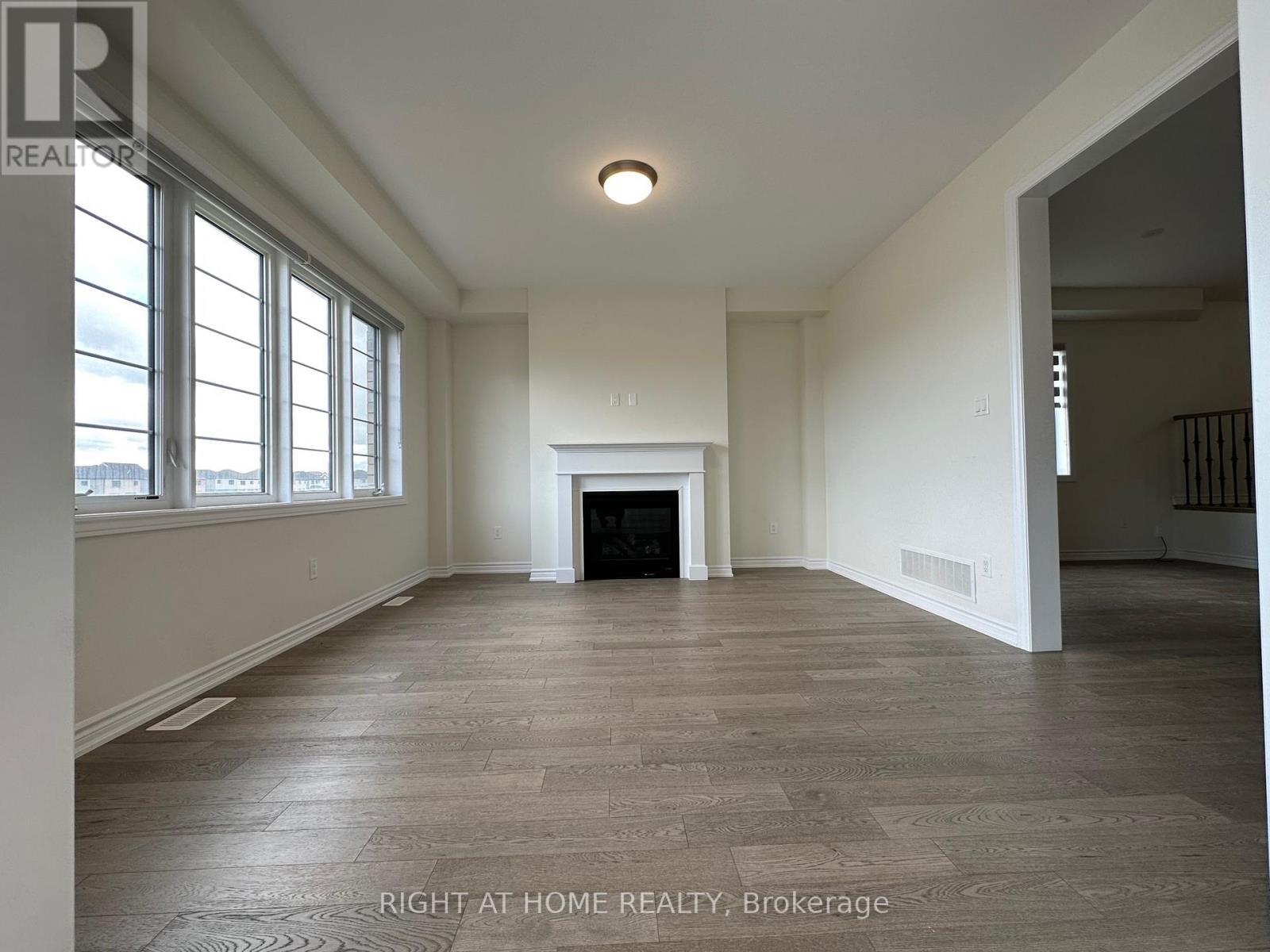 Upper - 3 Bee Crescent, Brantford, Ontario  N3T 0V7 - Photo 7 - X12411087