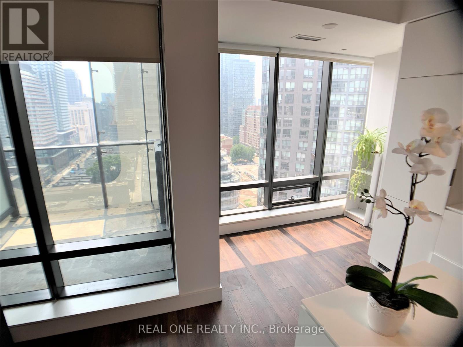 1404 - 5 St Joseph Street, Toronto, Ontario  M4Y 0B6 - Photo 4 - C12569908