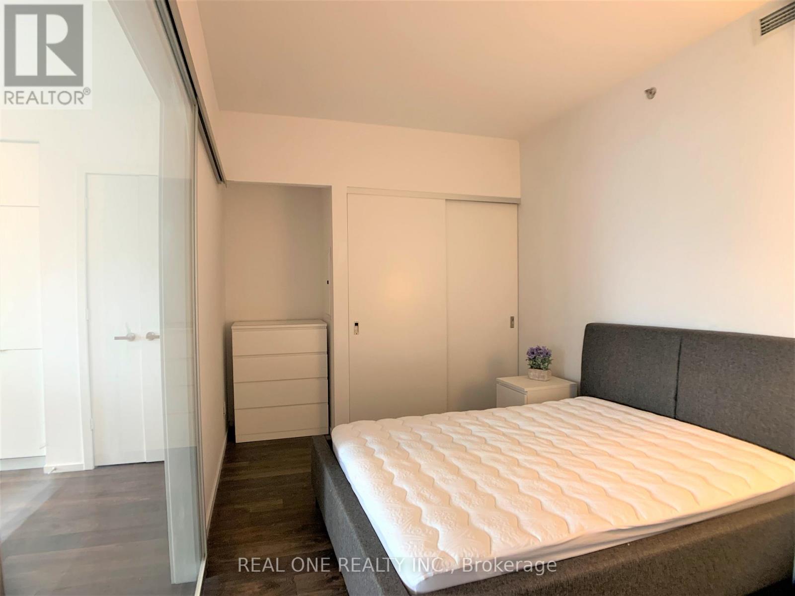 1404 - 5 St Joseph Street, Toronto, Ontario  M4Y 0B6 - Photo 9 - C12569908