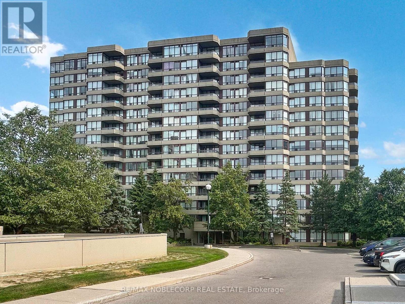 312 - 91 Townsgate Drive, Vaughan, Ontario  L4J 8E8 - Photo 4 - N12569932