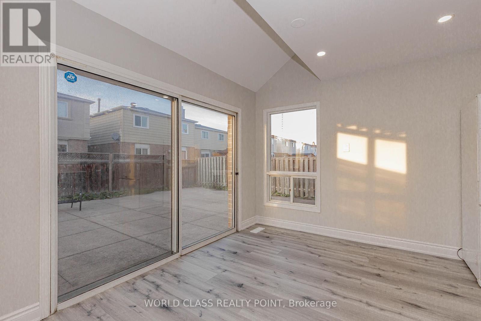 76 Moffatt Avenue, Brampton, Ontario  L6Y 2P3 - Photo 11 - W12569920