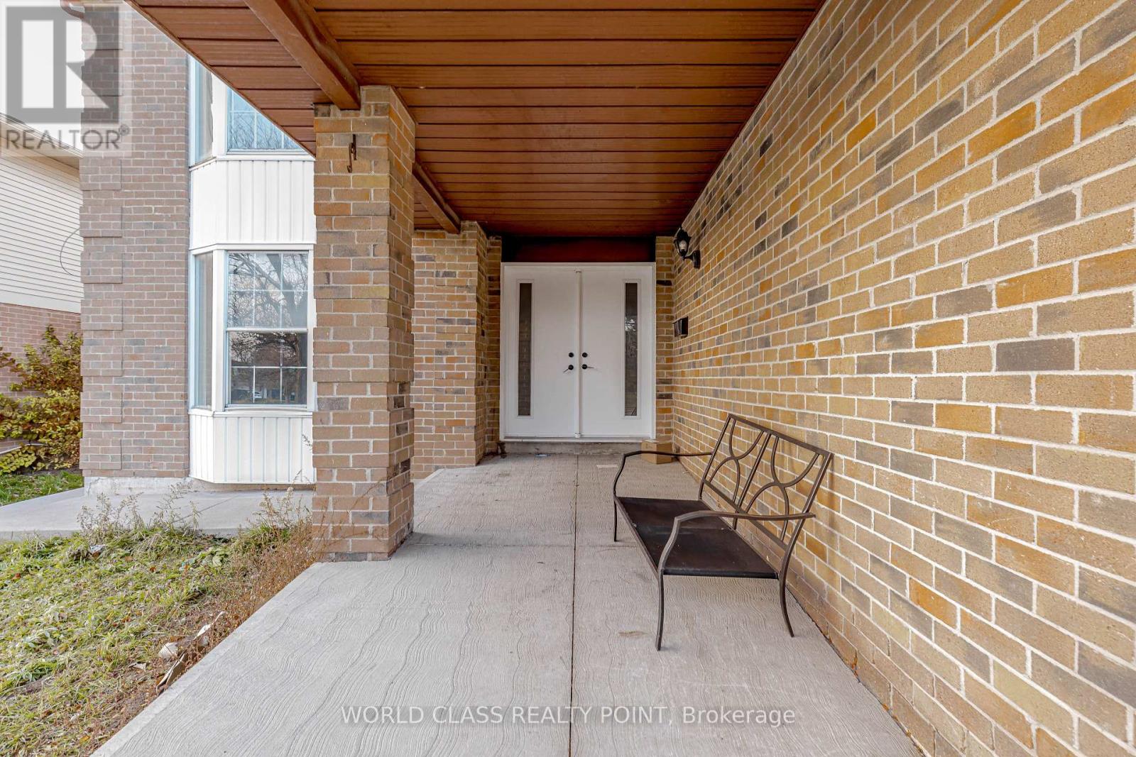 76 Moffatt Avenue, Brampton, Ontario  L6Y 2P3 - Photo 2 - W12569920