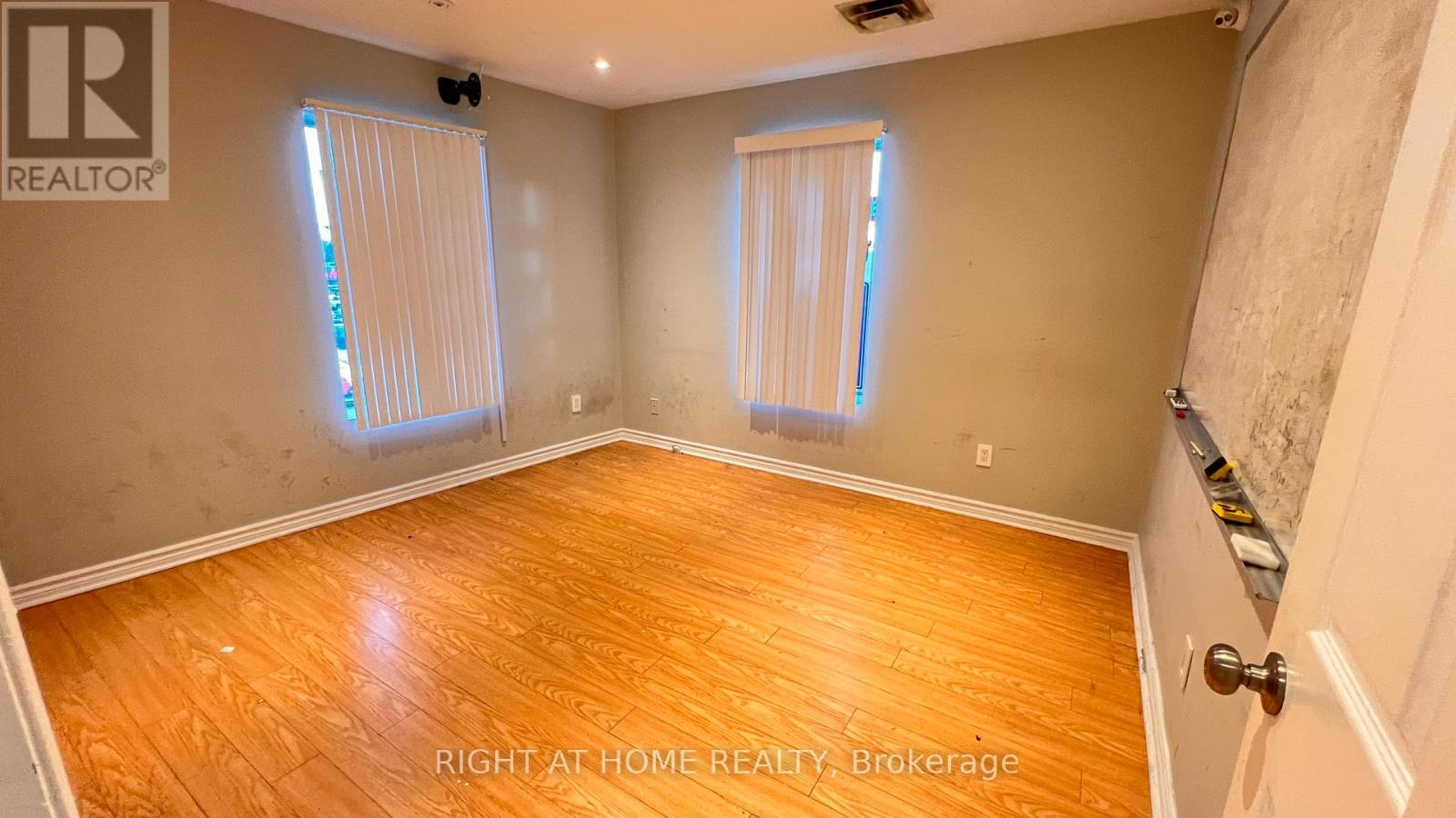 2nd B - 6024 Yonge Street, Toronto, Ontario  M2M 3W5 - Photo 9 - C12448247