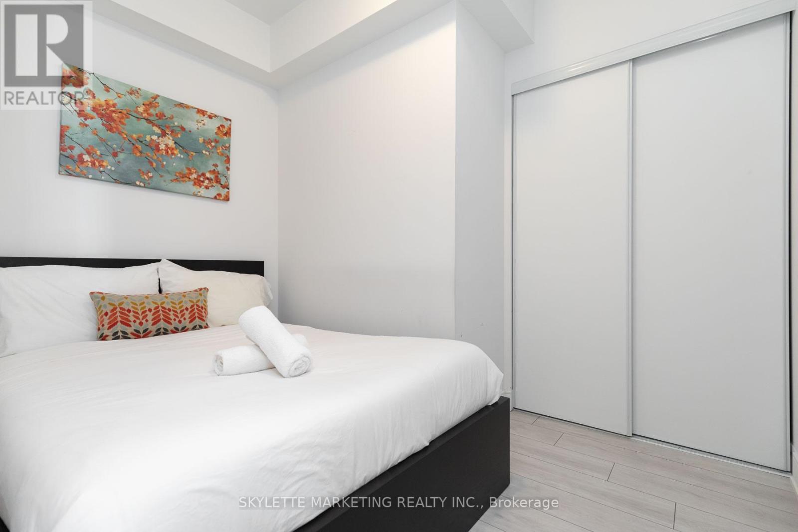 1822 - 525 Adelaide Street W, Toronto, Ontario  M5V 0N7 - Photo 8 - C12569938