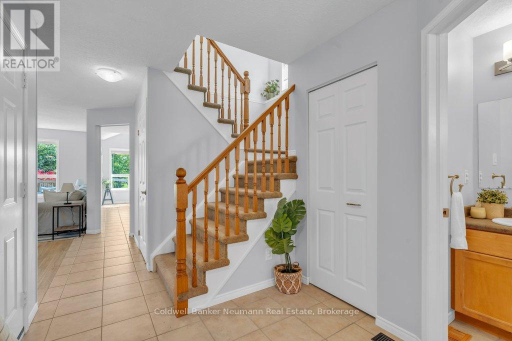 71 Waxwing Crescent, Guelph, Ontario N1C 1E3 - Photo 8 - X12569966