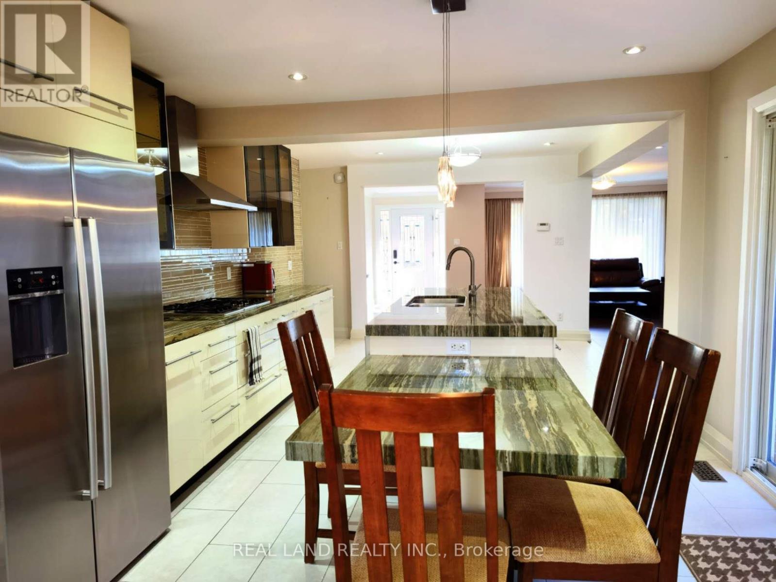 Upper - 260 Fisherville Road, Toronto, Ontario  M2R 3C5 - Photo 13 - C12569956