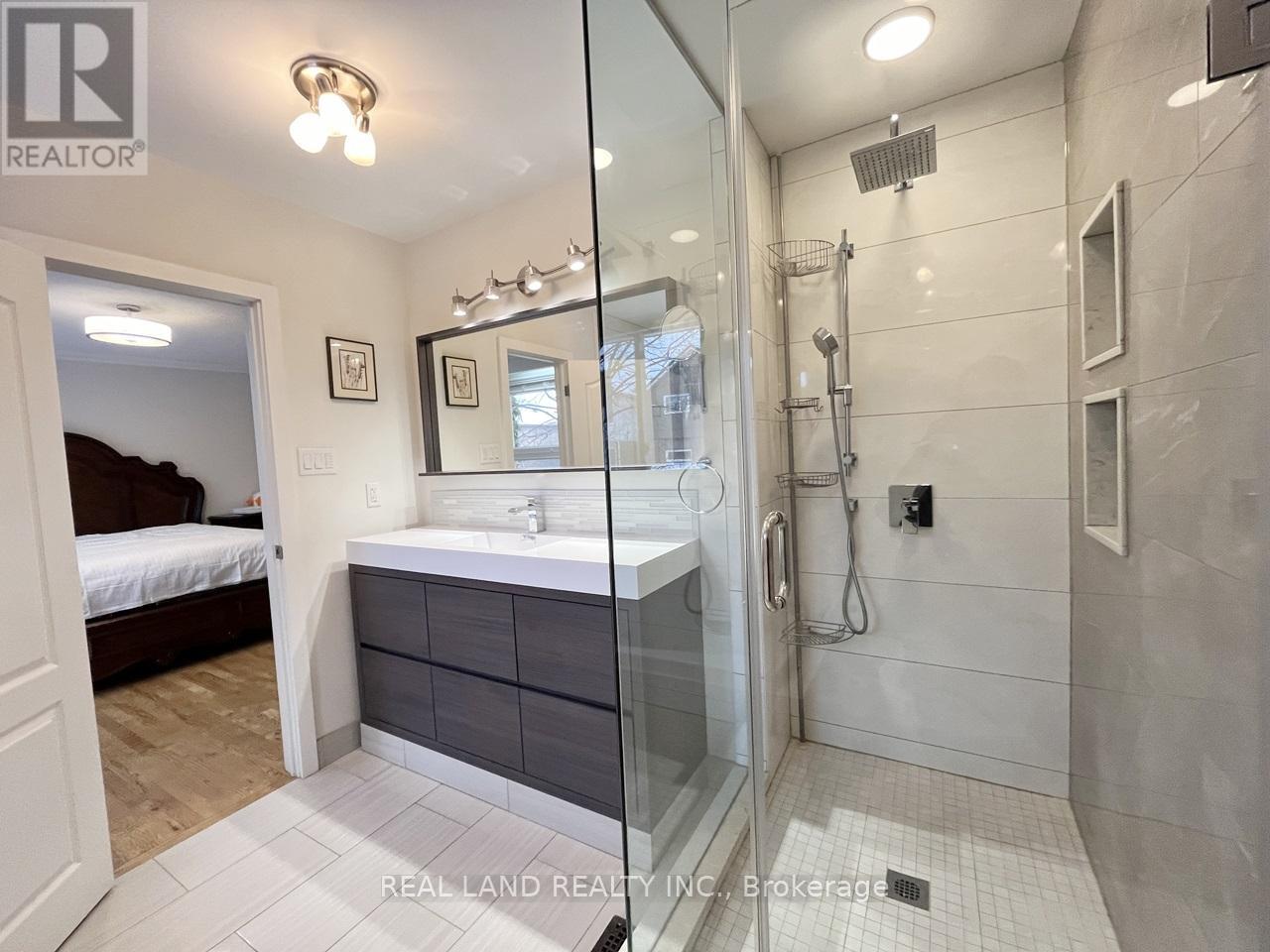 Upper - 260 Fisherville Road, Toronto, Ontario  M2R 3C5 - Photo 19 - C12569956
