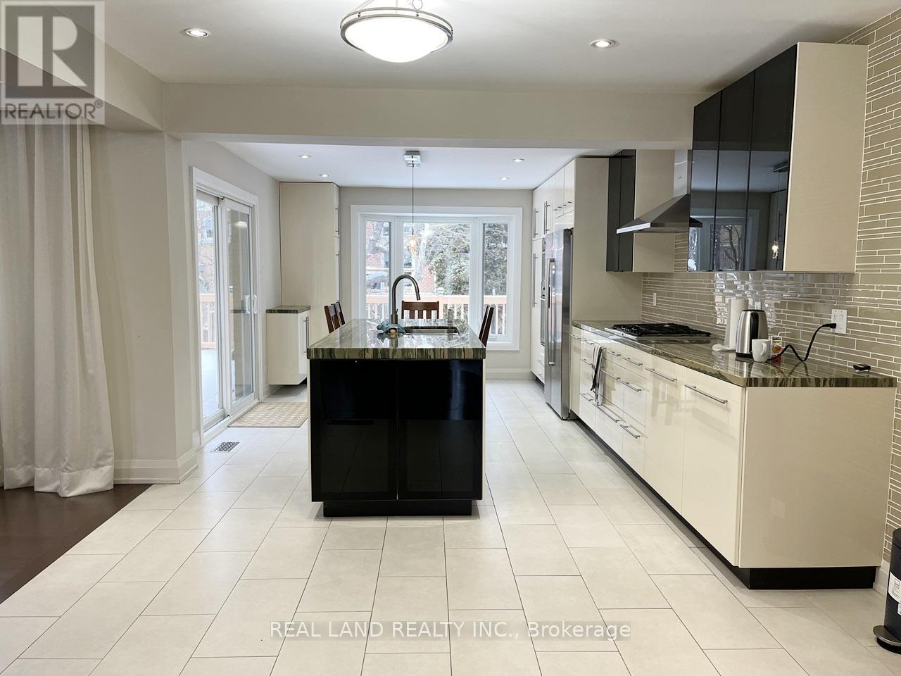 Upper - 260 Fisherville Road, Toronto, Ontario  M2R 3C5 - Photo 9 - C12569956