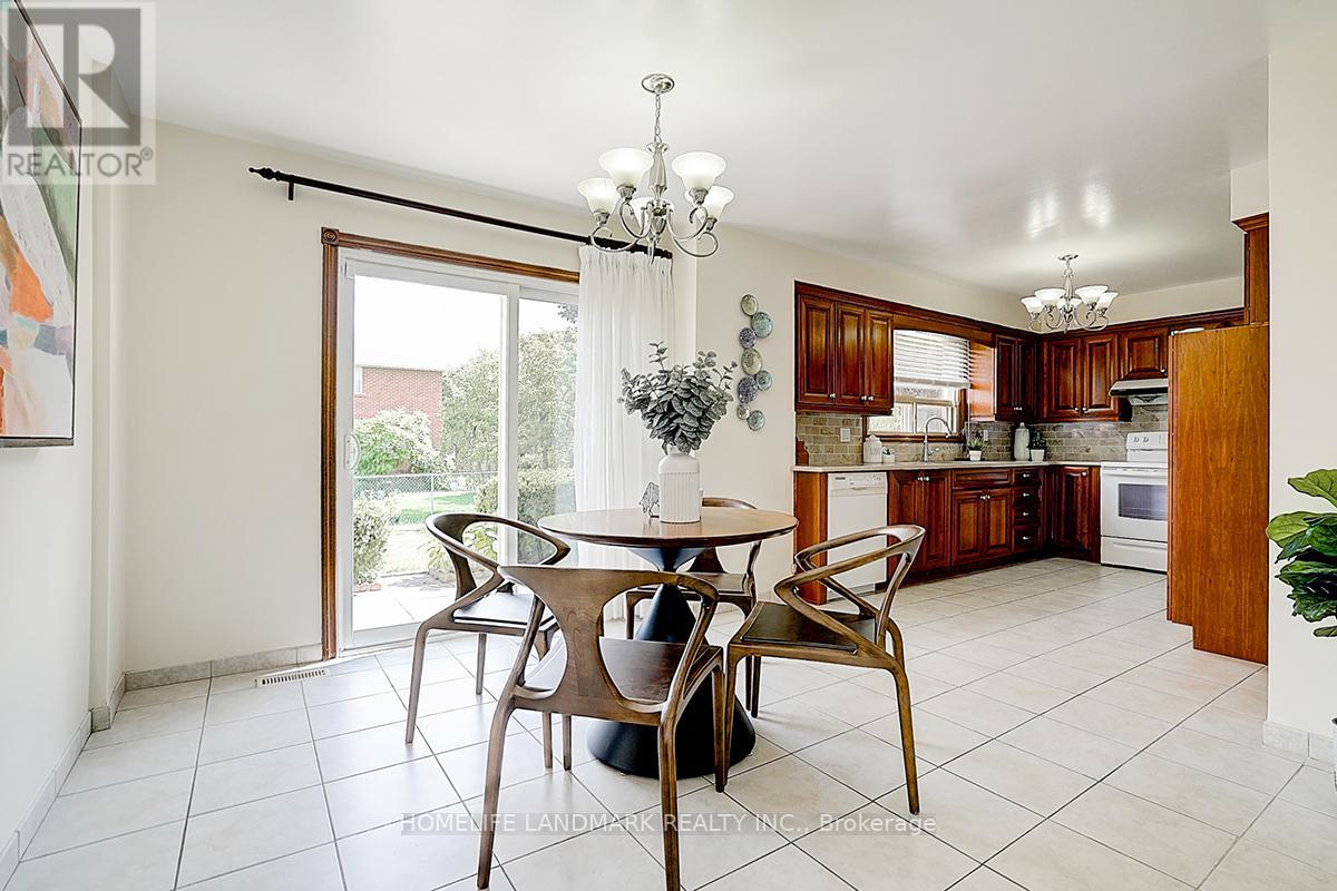 61 Ellenhall Square, Toronto, Ontario  M1W 3B1 - Photo 12 - E12569962