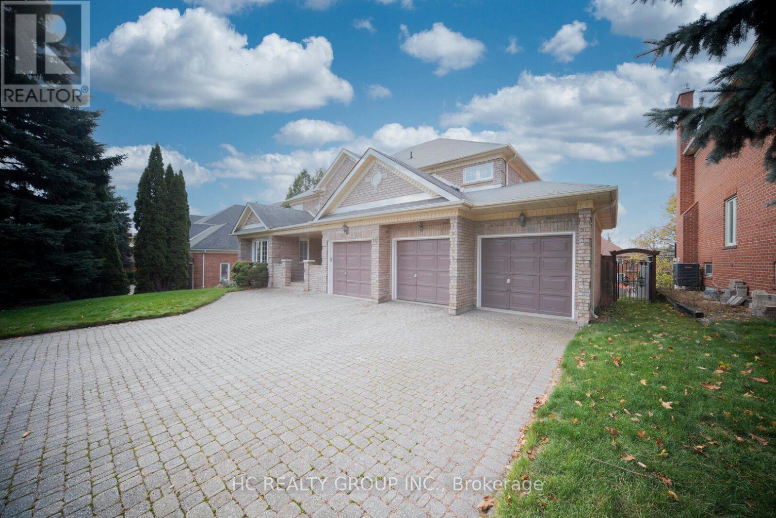 10 Westpoint Court, Richmond Hill, Ontario  L4B 2V6 - Photo 2 - N12569954