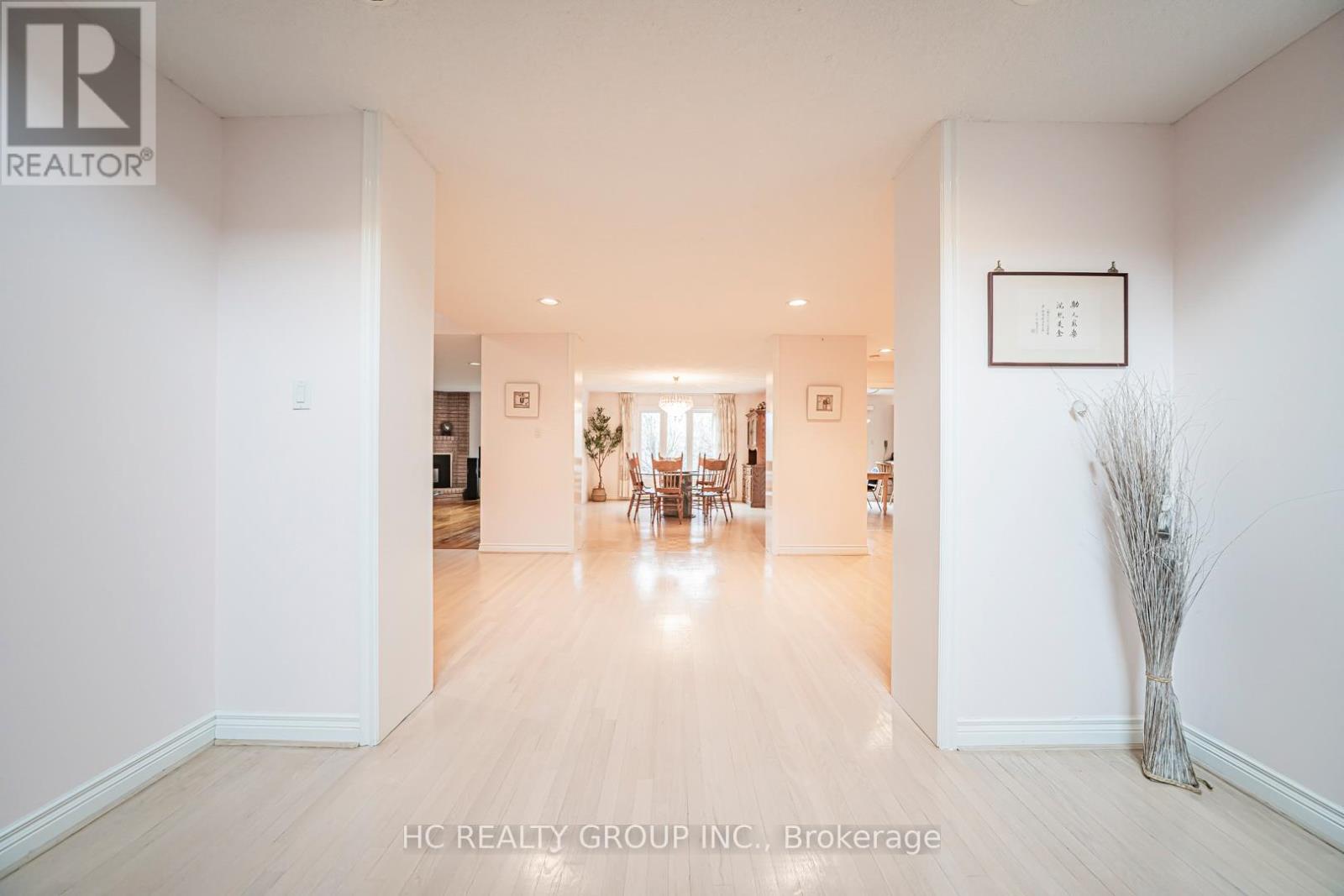 10 Westpoint Court, Richmond Hill, Ontario  L4B 2V6 - Photo 3 - N12569954