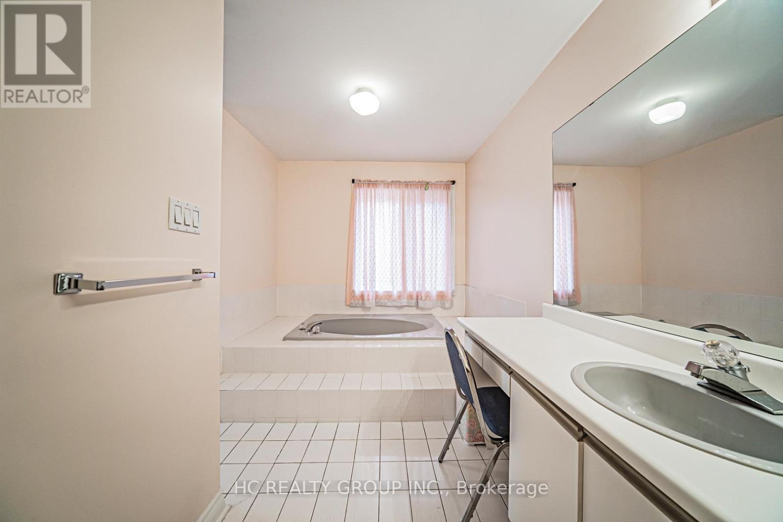 10 Westpoint Court, Richmond Hill, Ontario  L4B 2V6 - Photo 31 - N12569954