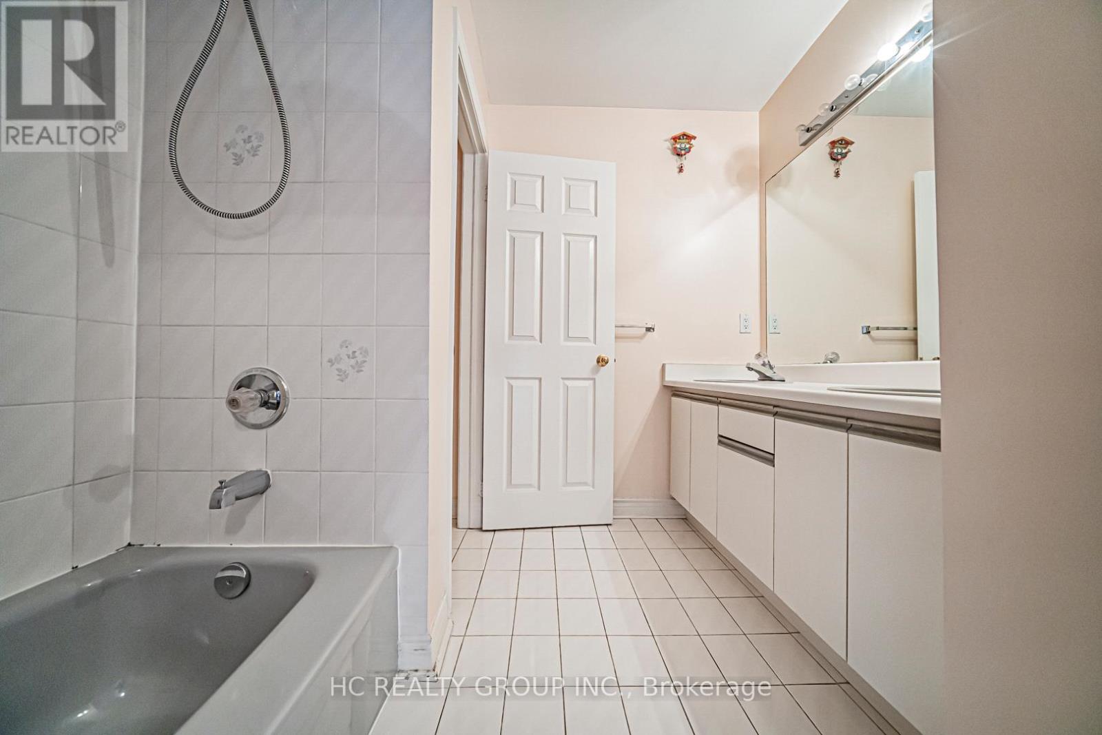 10 Westpoint Court, Richmond Hill, Ontario  L4B 2V6 - Photo 37 - N12569954