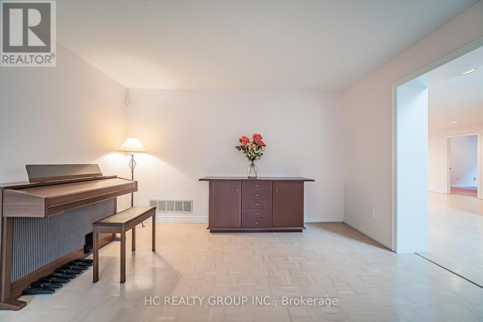 10 Westpoint Court, Richmond Hill, Ontario  L4B 2V6 - Photo 7 - N12569954