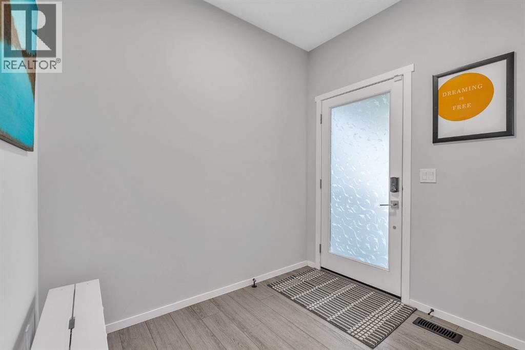 98 Lucas Crescent Nw, Calgary, Alberta  T3P 1M6 - Photo 3 - A2262302