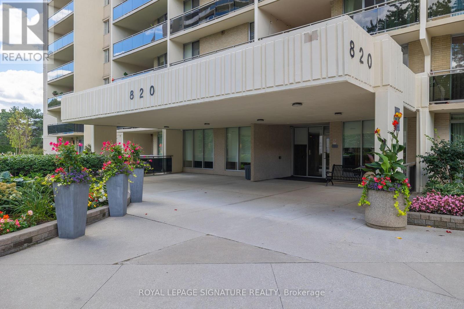 706 - 820 Burnhamthorpe Road, Toronto, Ontario  M9C 4W2 - Photo 2 - W12569964