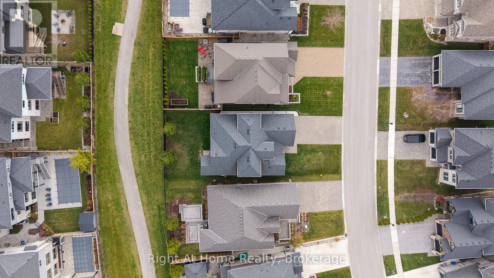 1038 Trailsway Avenue, London South, Ontario  N6K 0J2 - Photo 4 - X12569974