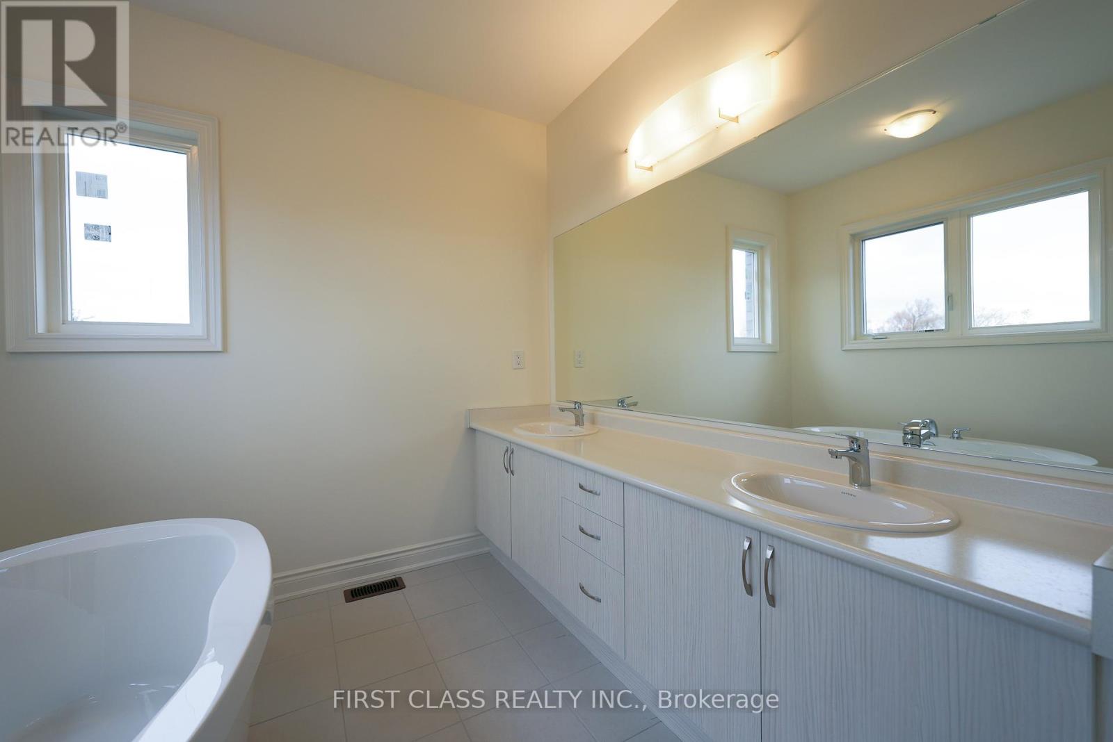 72 Boccella Crescent, Richmond Hill, Ontario  L4B 0H9 - Photo 39 - N12569014