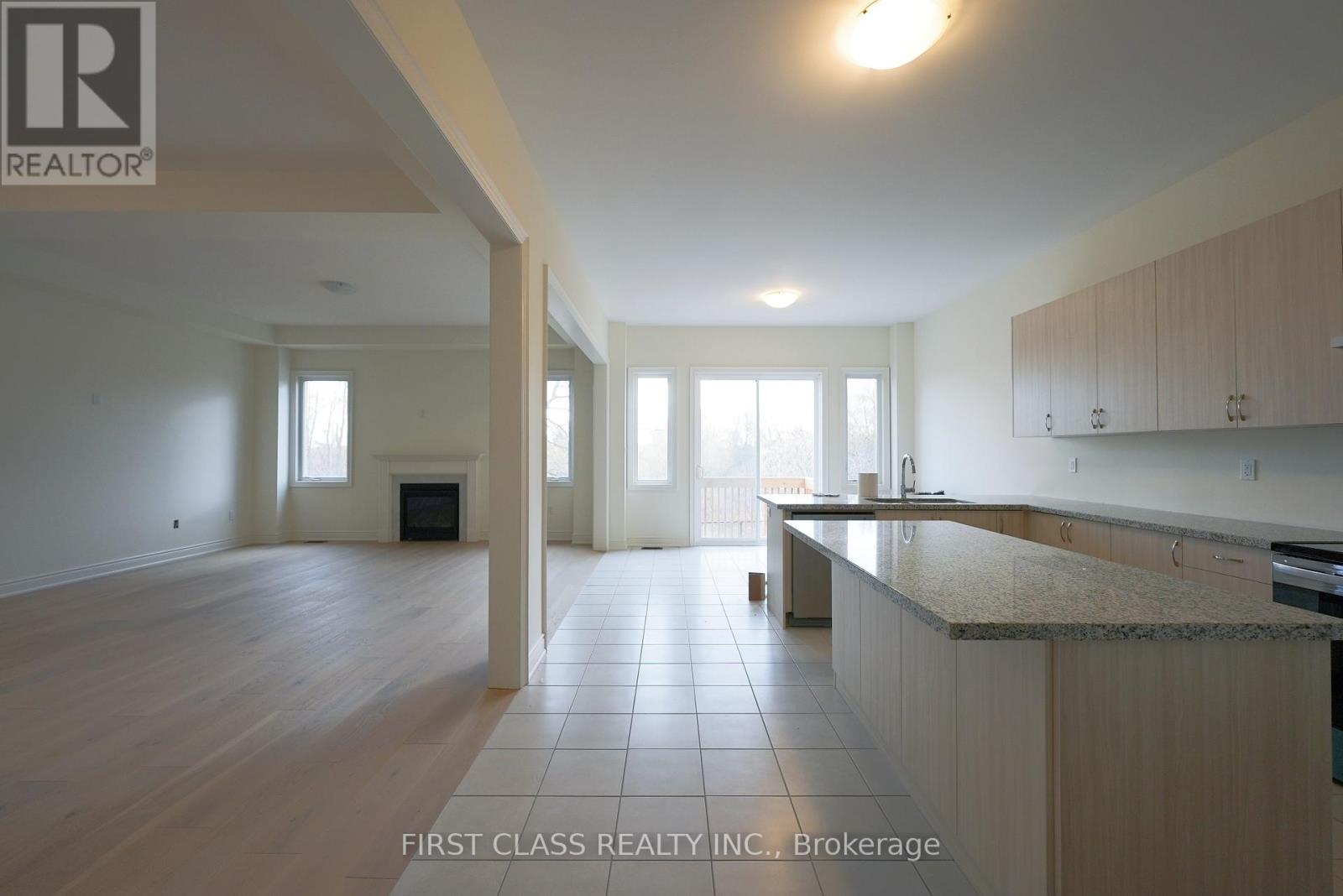 72 Boccella Crescent, Richmond Hill, Ontario  L4B 0H9 - Photo 6 - N12569014