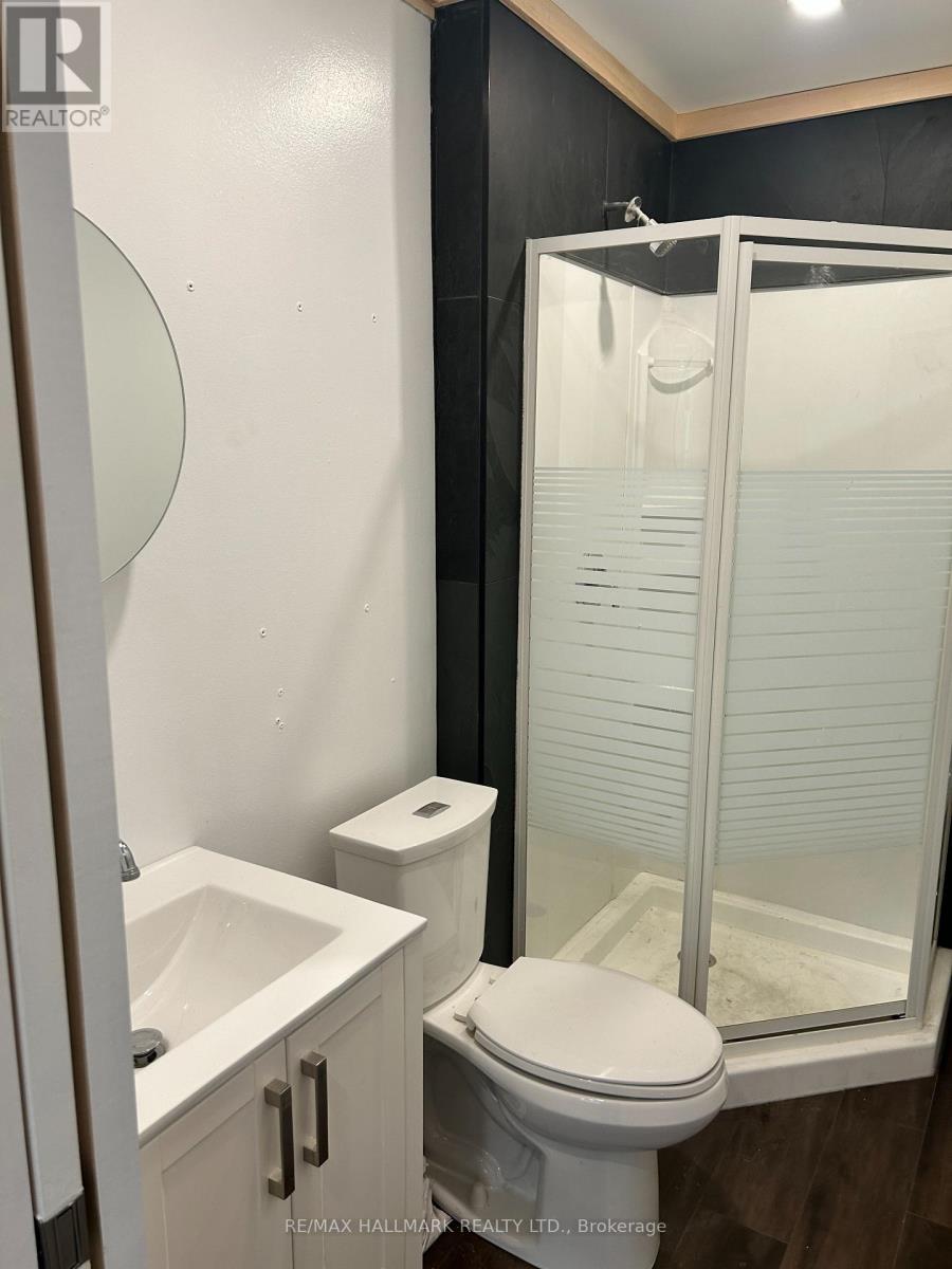 Upper - 6 Thirty First Street, Toronto, Ontario  M8W 3E8 - Photo 21 - W12383380