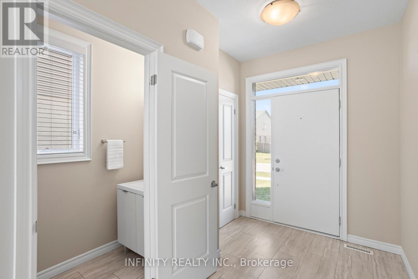 2018 Clayridge Way, London North, Ontario  N6G 0V3 - Photo 4 - X12569988