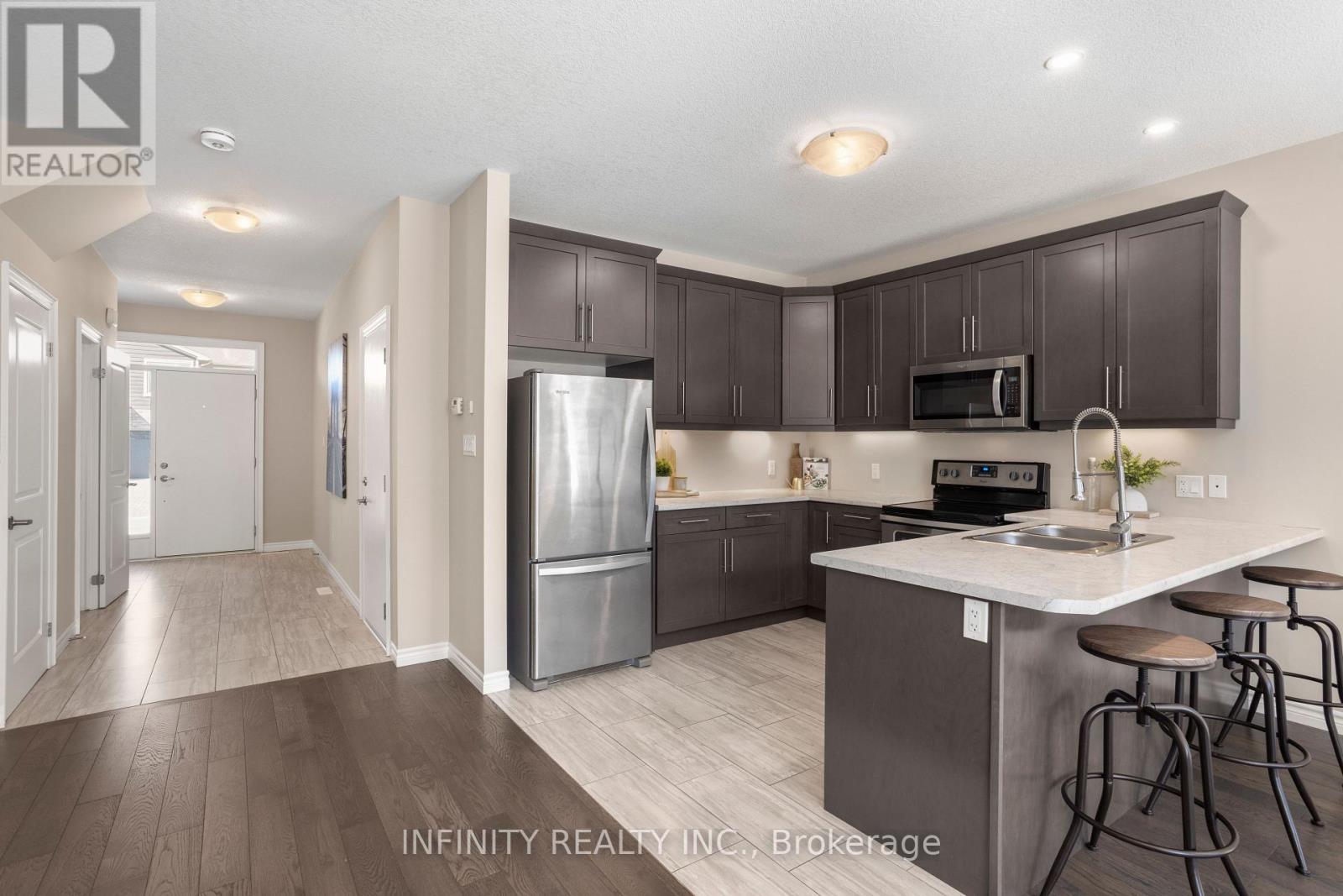 2018 Clayridge Way, London North, Ontario  N6G 0V3 - Photo 8 - X12569988