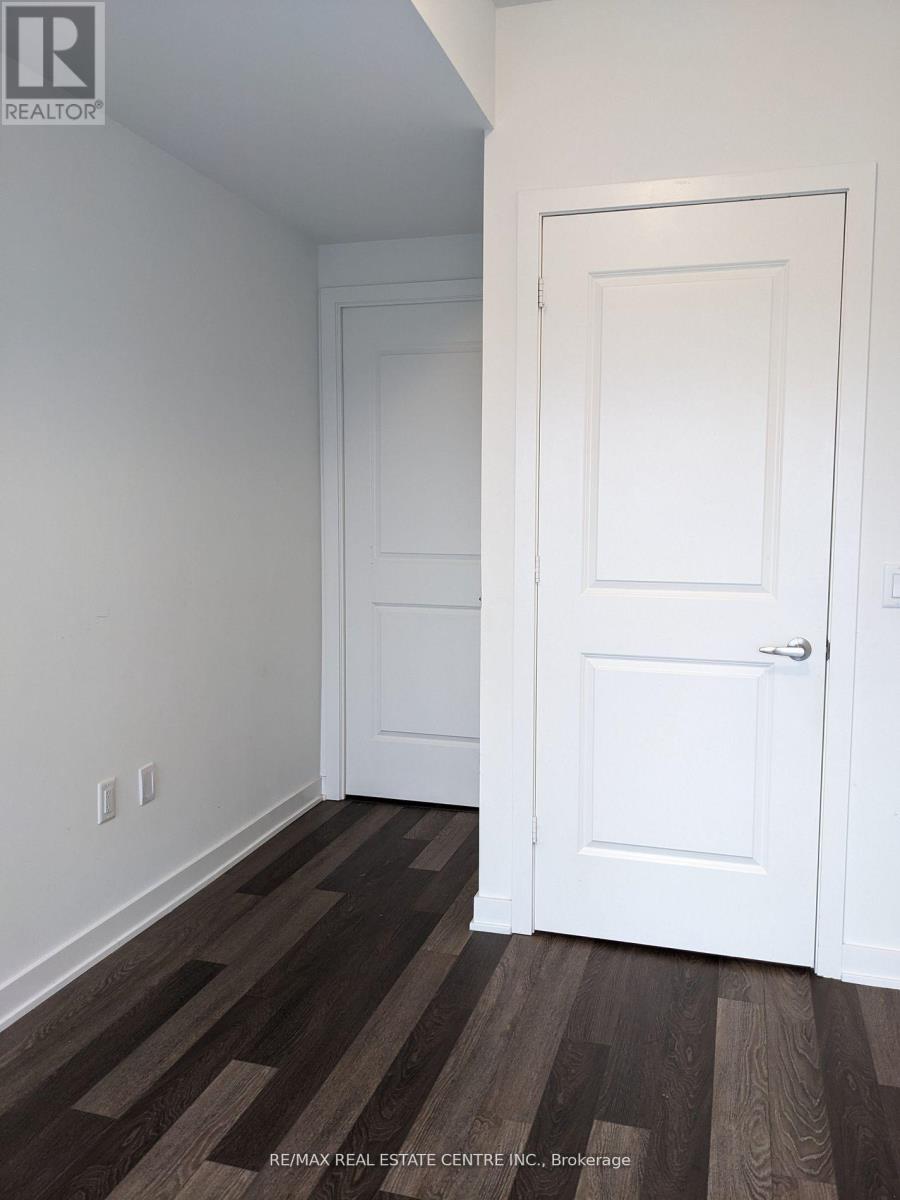 1405 - 4655 Metcalfe Avenue, Mississauga, Ontario  L5M 0Z7 - Photo 6 - W12569992