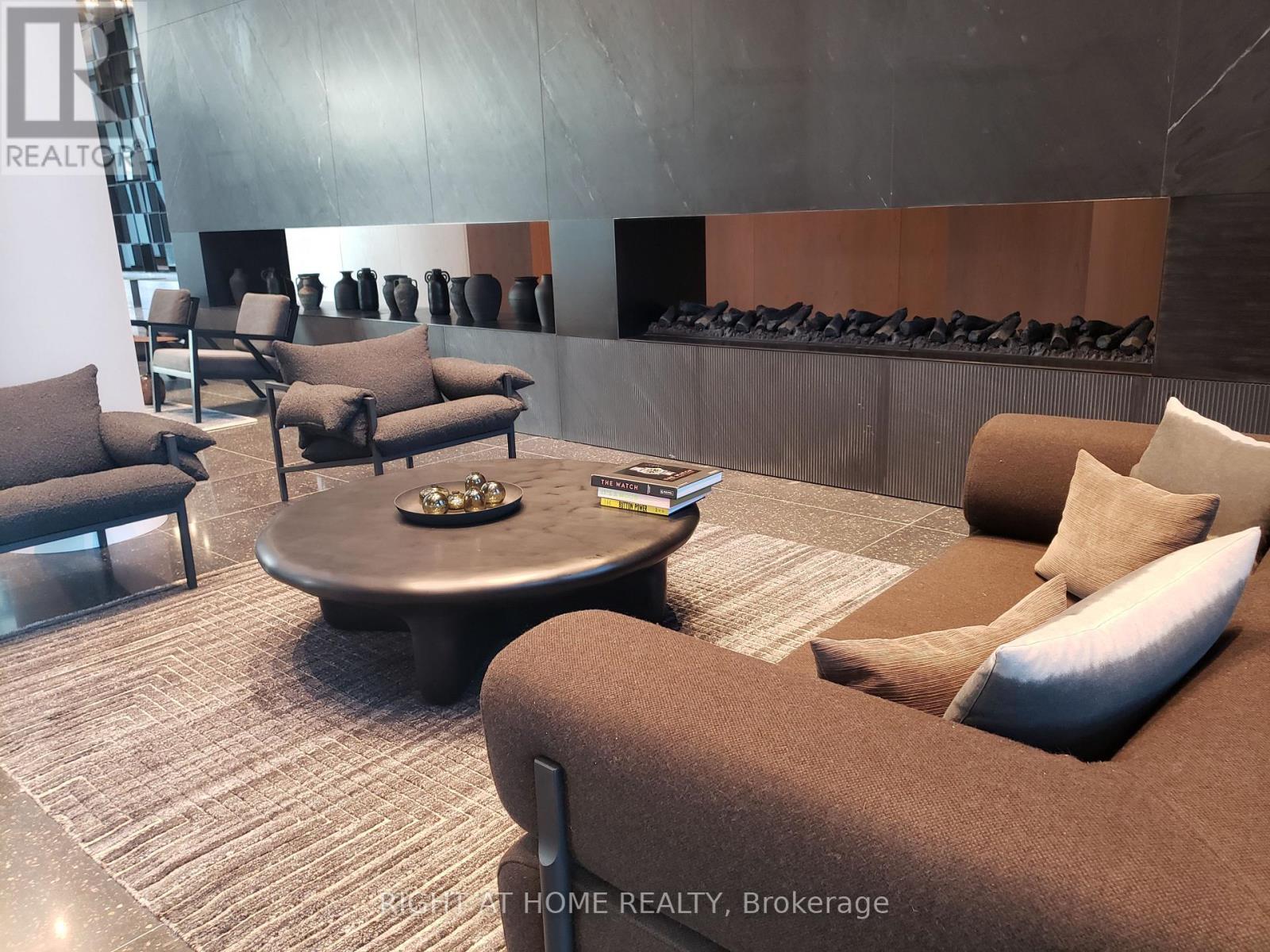 8 Interchange Way, Vaughan, Ontario  L4K 5Z7 - Photo 2 - N12565920