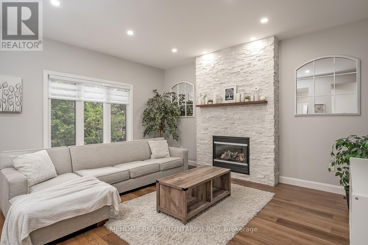 2126 Springdale Road, Oakville, Ontario  L6M 4C6 - Photo 11 - W12411554