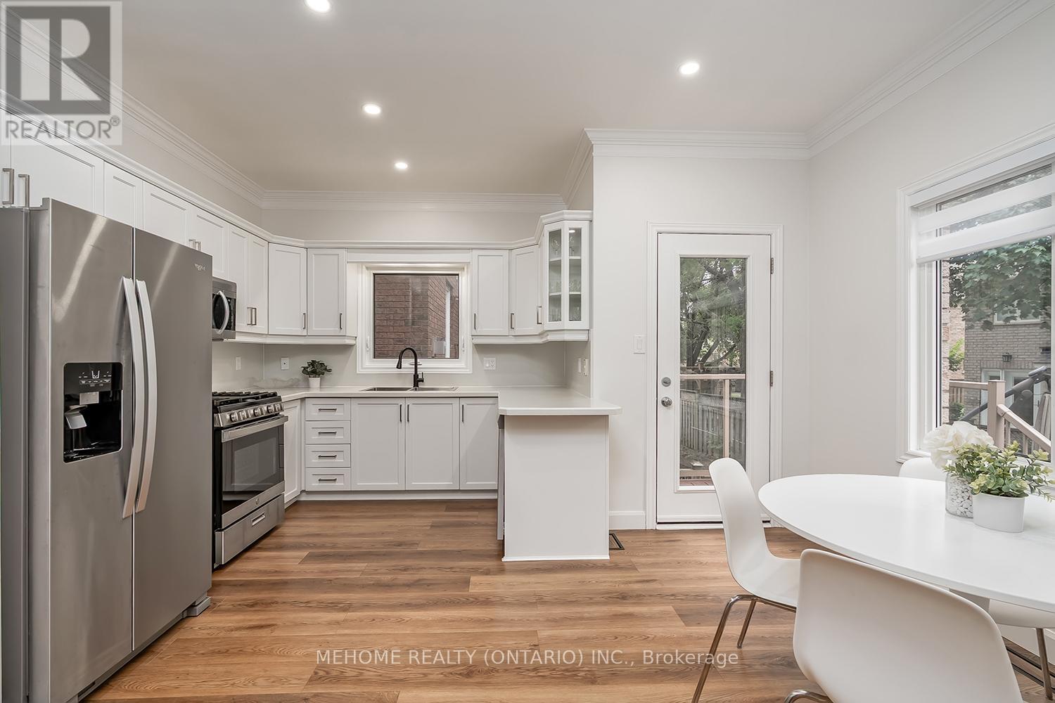 2126 Springdale Road, Oakville, Ontario  L6M 4C6 - Photo 14 - W12411554