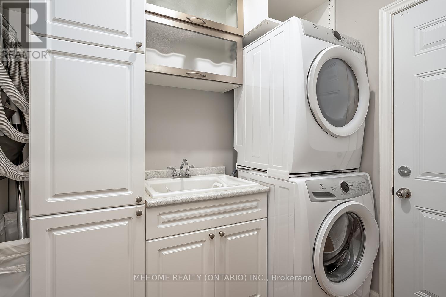 2126 Springdale Road, Oakville, Ontario  L6M 4C6 - Photo 16 - W12411554