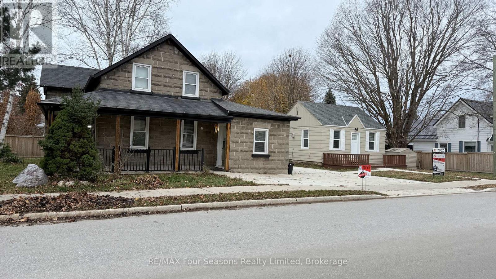 557 Catherine Street, Saugeen Shores, Ontario  N0H 2C1 - Photo 3 - X12144483