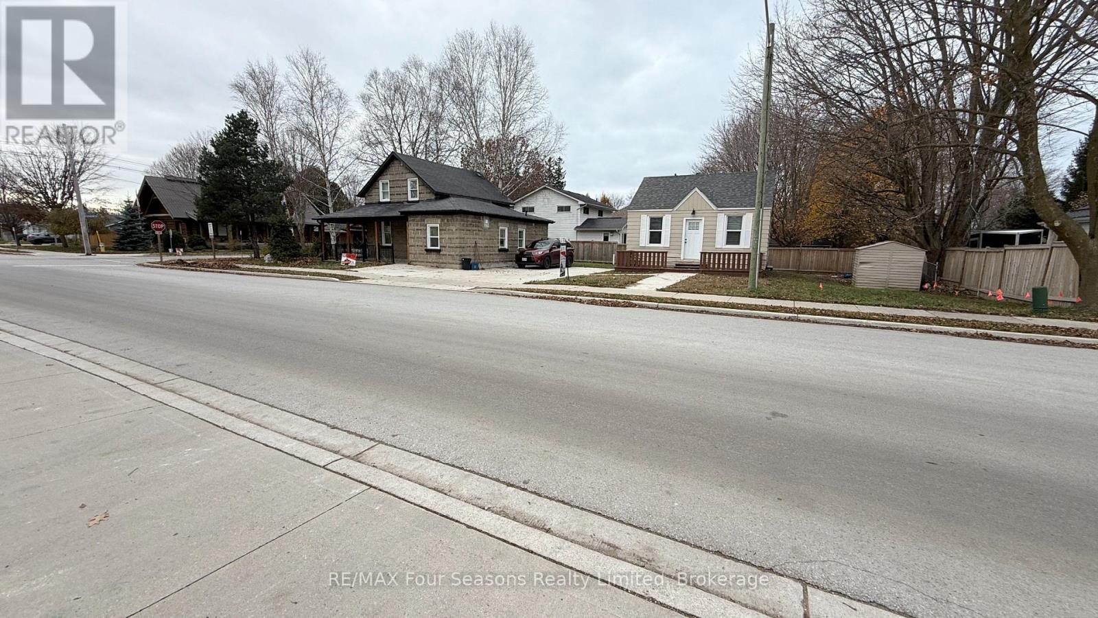 557 Catherine Street, Saugeen Shores, Ontario  N0H 2C1 - Photo 5 - X12144483