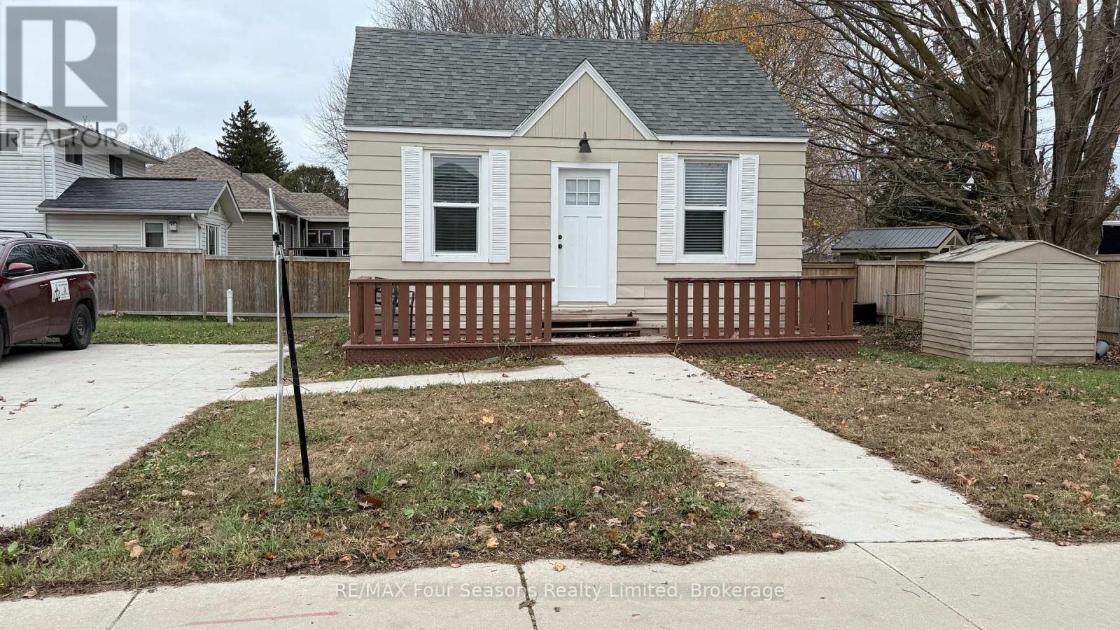 557 Catherine Street, Saugeen Shores, Ontario  N0H 2C1 - Photo 6 - X12144483