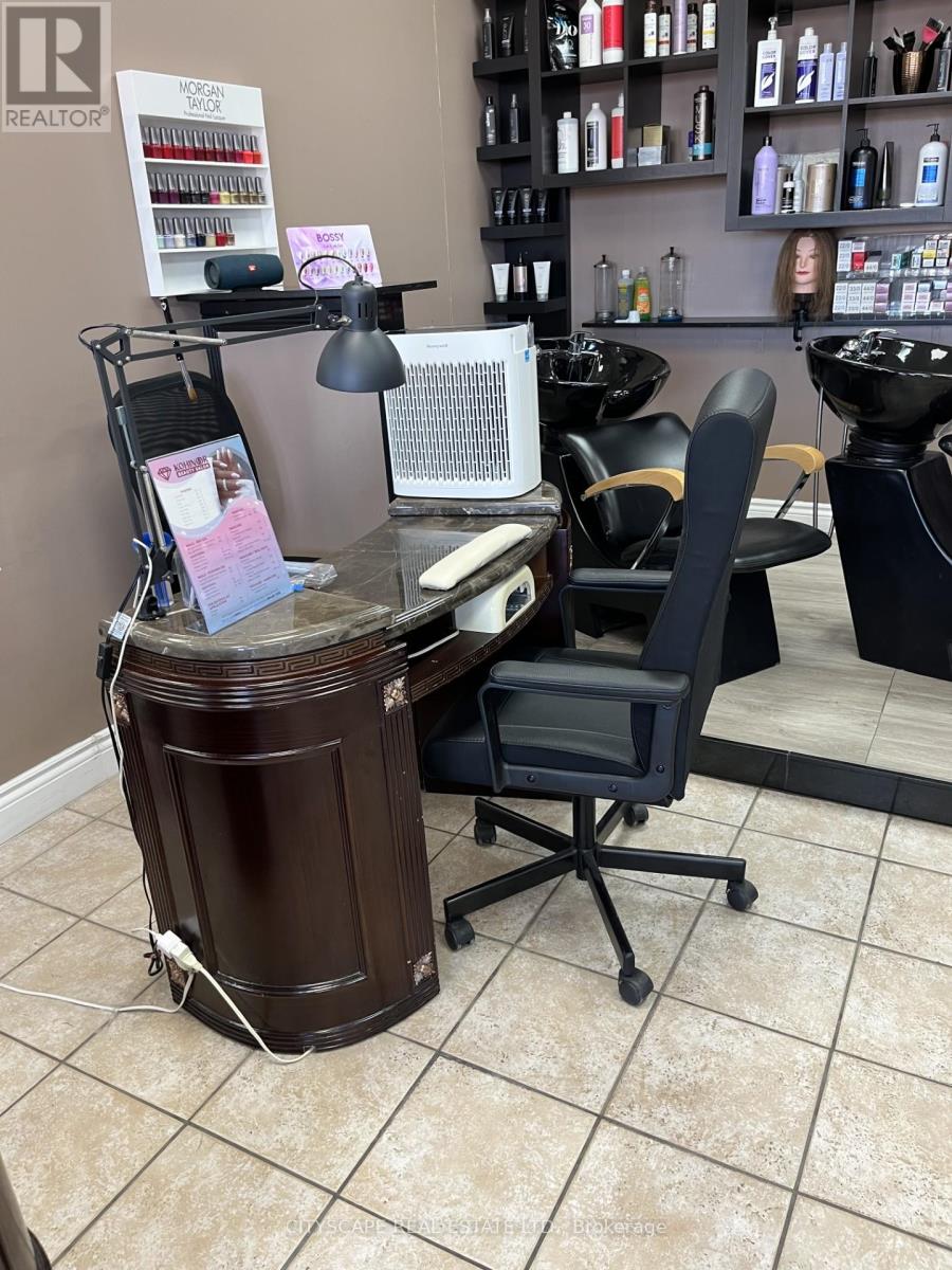 1070 Stone Church Road E, Hamilton, Ontario  L8W 3K8 - Photo 15 - X12500554