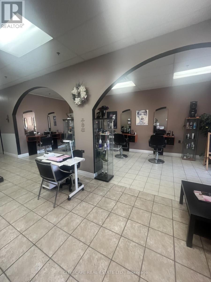 1070 Stone Church Road E, Hamilton, Ontario  L8W 3K8 - Photo 5 - X12500554