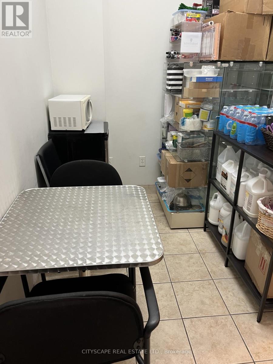 1070 Stone Church Road E, Hamilton, Ontario  L8W 3K8 - Photo 10 - X12500554