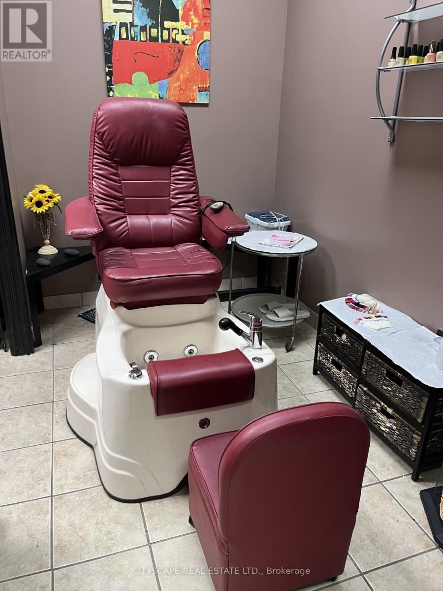 1070 Stone Church Road E, Hamilton, Ontario  L8W 3K8 - Photo 13 - X12500554