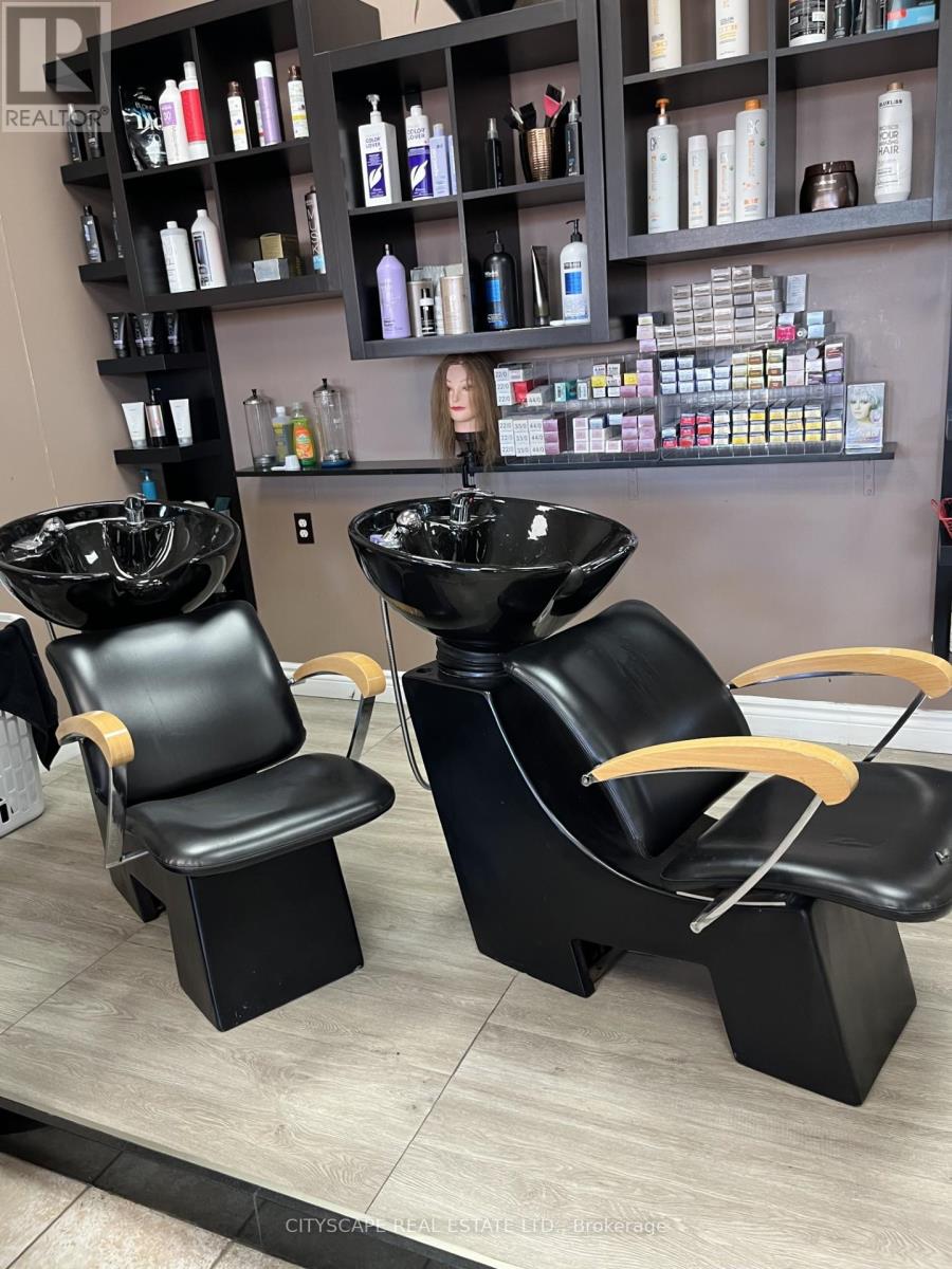 1070 Stone Church Road E, Hamilton, Ontario  L8W 3K8 - Photo 14 - X12500554