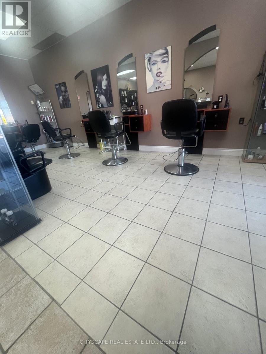 1070 Stone Church Road E, Hamilton, Ontario  L8W 3K8 - Photo 16 - X12500554