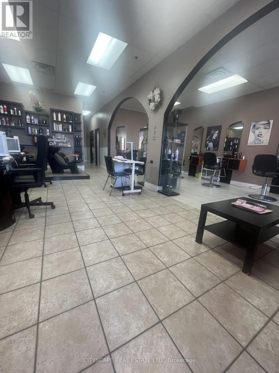 1070 Stone Church Road E, Hamilton, Ontario  L8W 3K8 - Photo 17 - X12500554