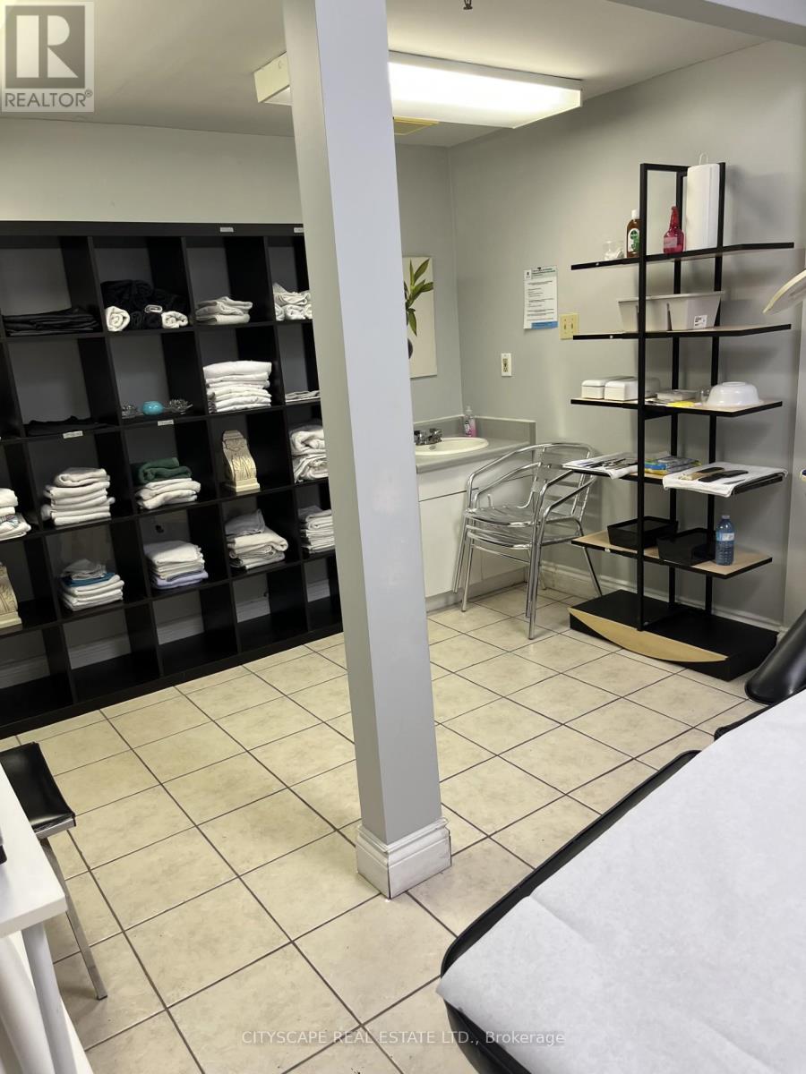 1070 Stone Church Road E, Hamilton, Ontario  L8W 3K8 - Photo 7 - X12500554