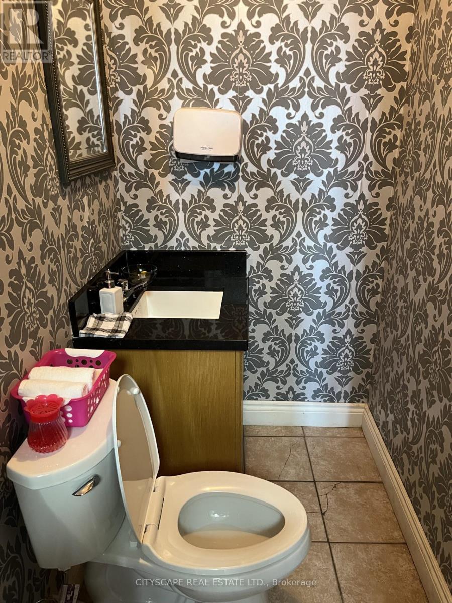 1070 Stone Church Road E, Hamilton, Ontario  L8W 3K8 - Photo 8 - X12500554