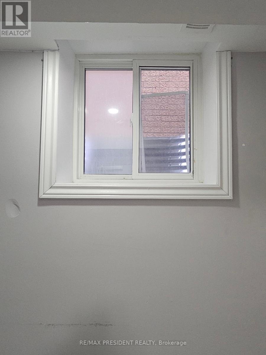 Basement - 13 Edgevalley Court, Brampton, Ontario  L6P 2P8 - Photo 10 - W12570030