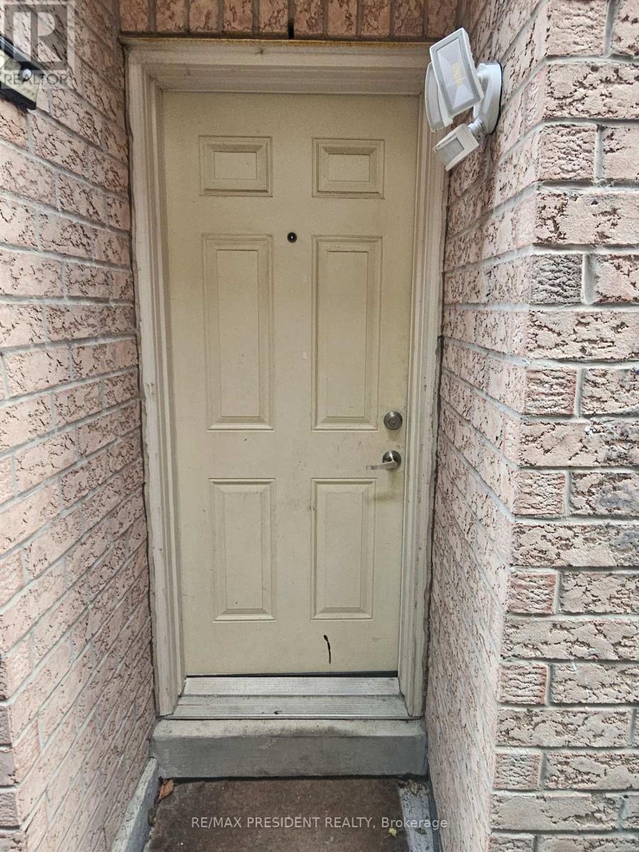 Basement - 13 Edgevalley Court, Brampton, Ontario  L6P 2P8 - Photo 2 - W12570030