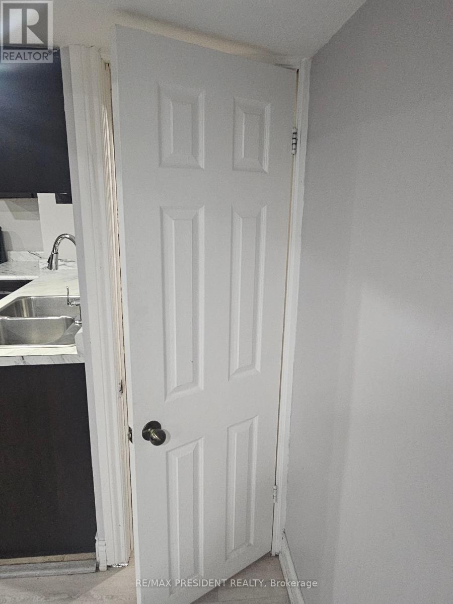 Basement - 13 Edgevalley Court, Brampton, Ontario  L6P 2P8 - Photo 4 - W12570030