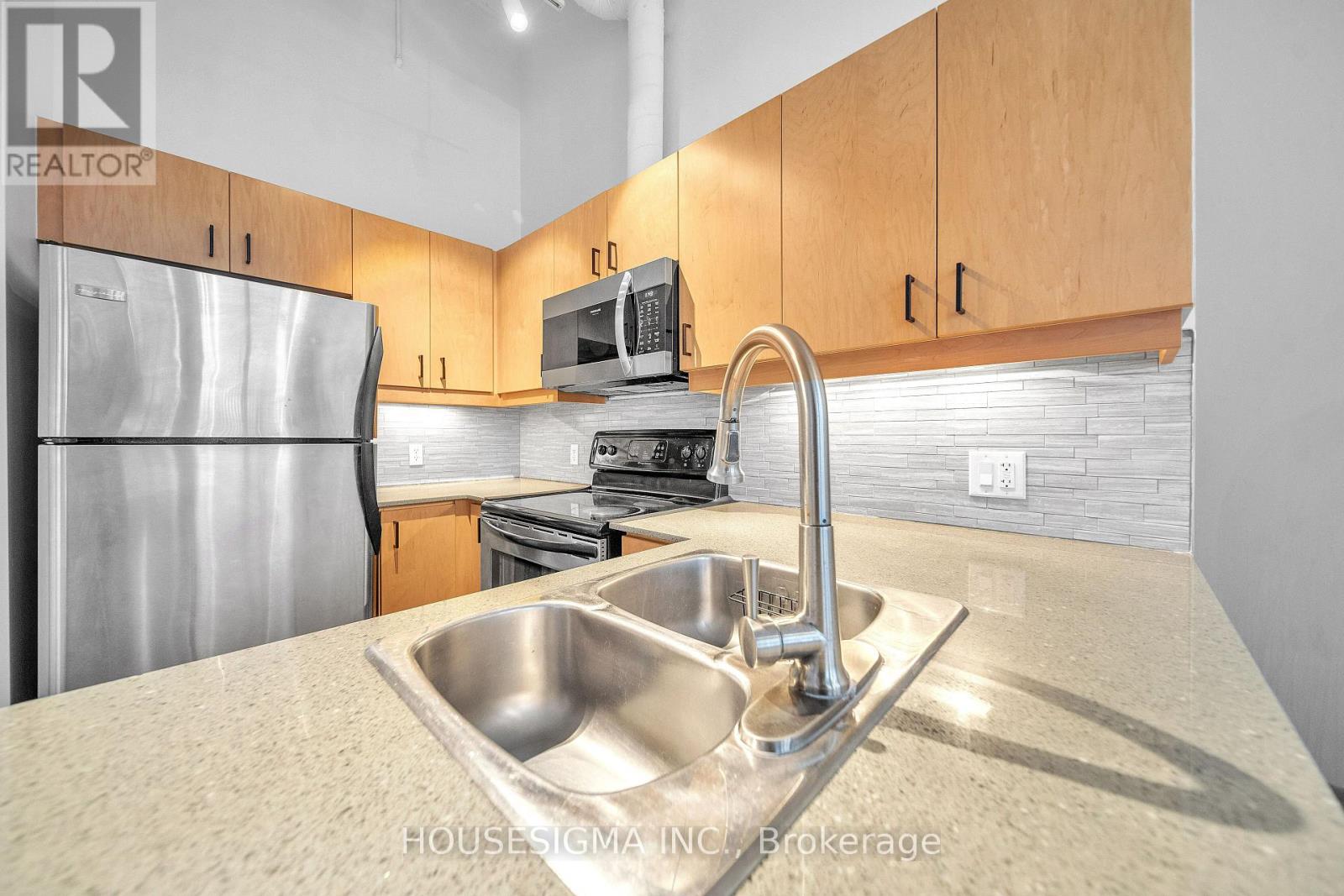 109 - 404 King Street, Kitchener, Ontario  N2G 2L5 - Photo 11 - X12570018