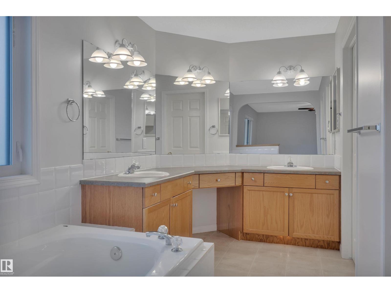 1330 118a St Nw, Edmonton, Alberta  T6J 7G2 - Photo 32 - E4463800