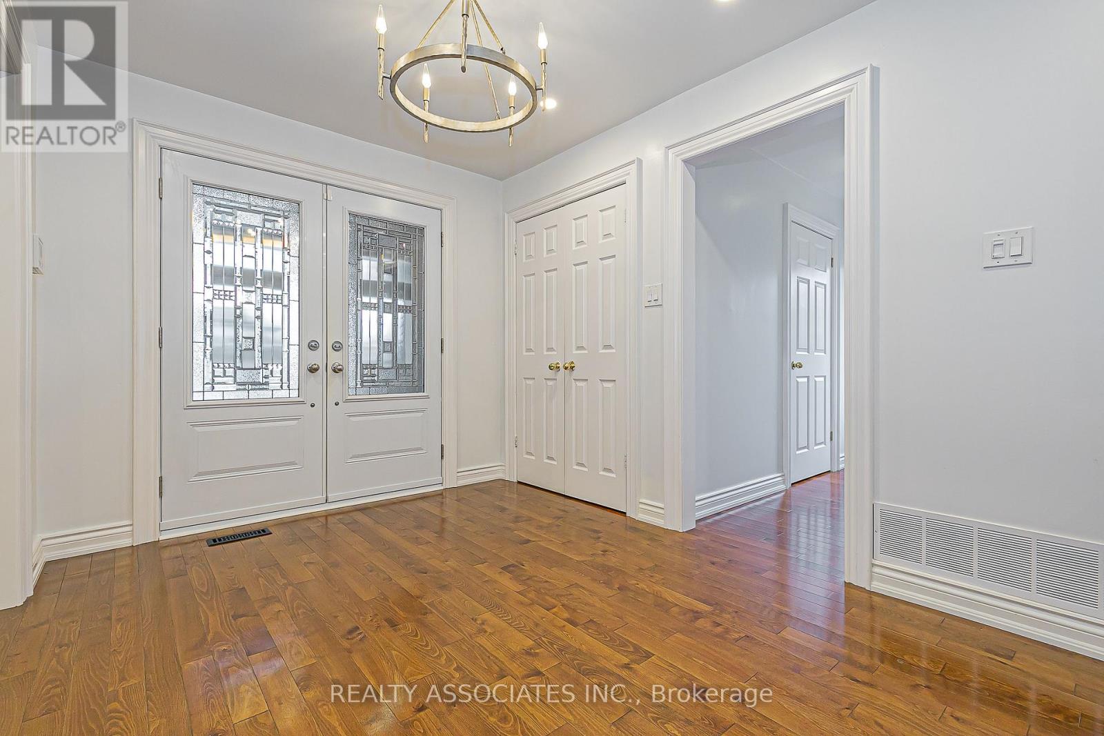 81 Derby Court, Newmarket, Ontario  L3Y 5Z8 - Photo 10 - N12559172